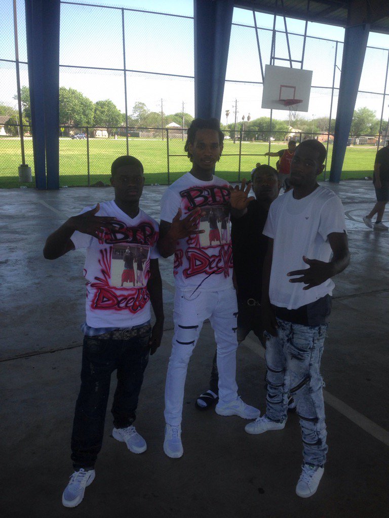Drewski_World's tweet photo. #longliveDeeWee #Yunghandsomehustlers🤑 #TCO🙏🏻 #OTY @FreeTheGuyzCeo @shmurdaville https://t.co/F31af0jxxE