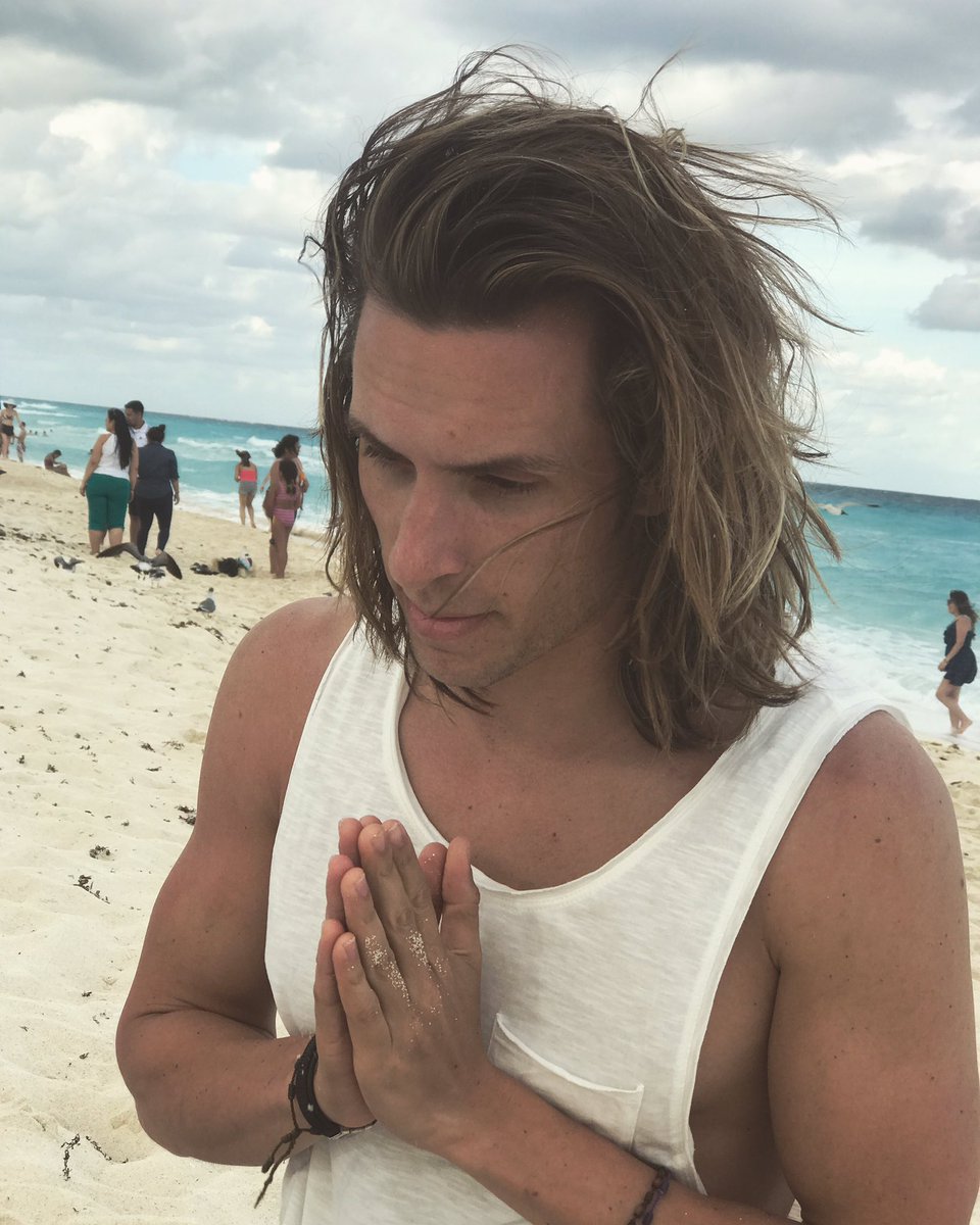 Gracias a todas las personas que han formado parte de una manera u otra de este gran año conmigo
Por mi me quedo en los 25 años toda mi vida