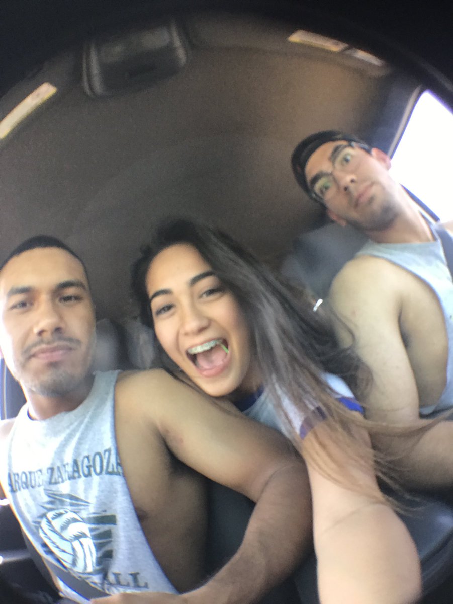 samantha_vel23's tweet photo. #backseater #bffs https://t.co/f79wuGFM4n