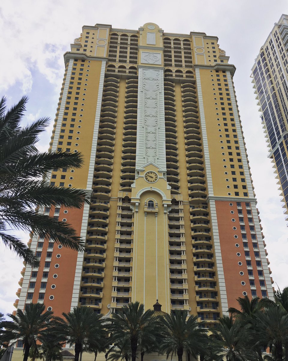odalytapia's tweet photo. Acqualina elegance on the beach #elegance #beach #sunnyislesbeach #lifestyle #luxury #odalystapiarealtor https://t.co/J7jfQkMzrD