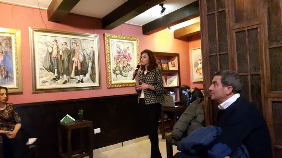 LaPortaStretta's tweet photo. Serena Labanca ha coinvolto con empatia e professionalità i presenti attraverso musica ed emozioni. #bistrot #lagonegro #dibattito #cultura https://t.co/OrkkqXMjyI