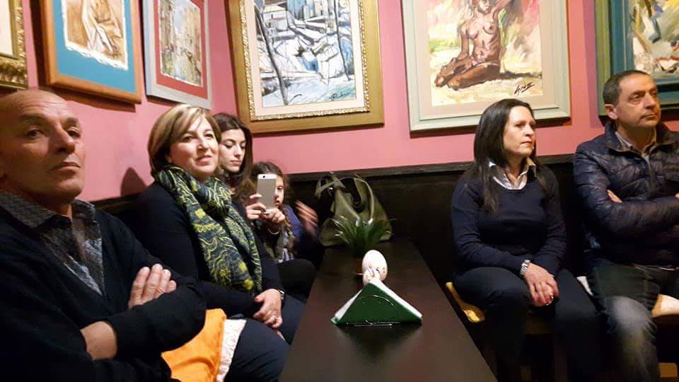 LaPortaStretta's tweet photo. Serena Labanca ha coinvolto con empatia e professionalità i presenti attraverso musica ed emozioni. #bistrot #lagonegro #dibattito #cultura https://t.co/OrkkqXMjyI