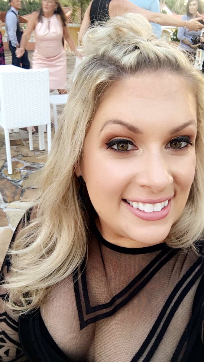 Jenni_bee's tweet image. Channeling my inner @erikajayne #expensive #mohawkbraid