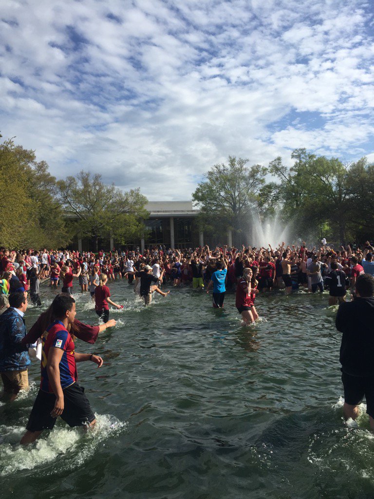 HarrisPastides's tweet image. Gamecock students in the fountain. know I should be upset...but I'm jealous! Final Four!