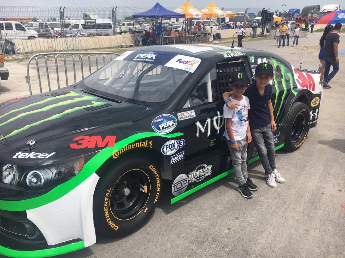 mauostos's tweet photo. Apoyando a @hugooliveras11 en @NASCARPEAKMX en Monterrey. https://t.co/Bw9AihufEq