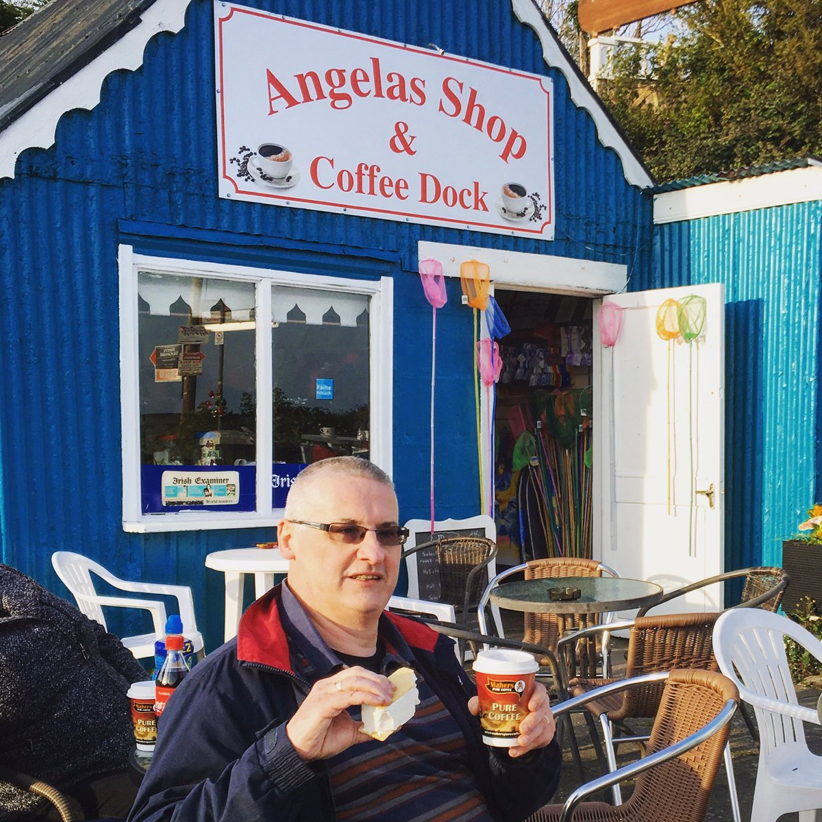 pjcoogan's tweet photo. Angela's in Fountainstown.. still serving old-fashioned ice cream wafer slices. Ye can't beat 'em! #Cork #sunshine #Spring #bestofit https://t.co/ayljd5x5ux