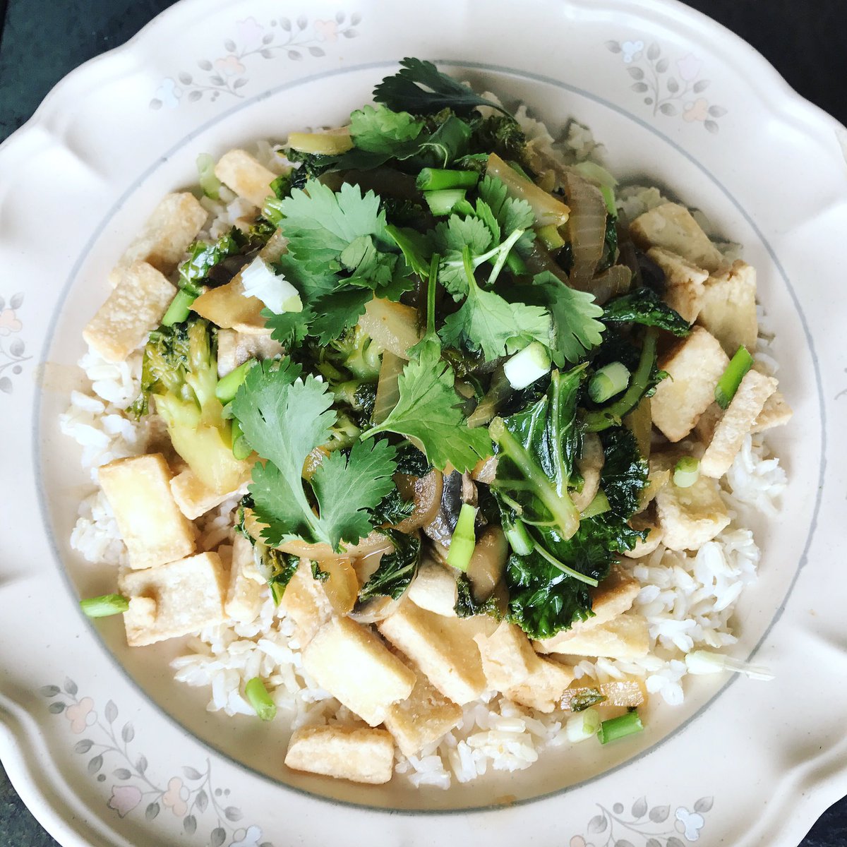 ShanaiBelton's tweet photo. Tofu Stir Fry that I made today😋 #veganfood #plantbasedprotien #eatclean #kale #tofu #tofustirfry #vegan #veganmeal #plantbaseddiet #healthy https://t.co/mOE0b9fseB