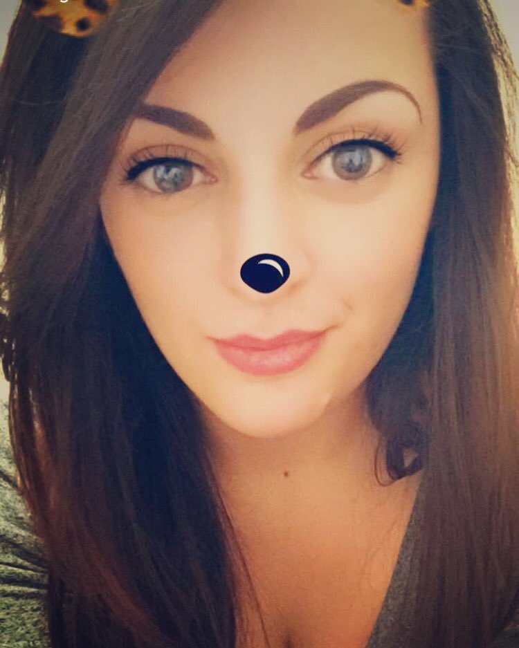 katee_edwardss's tweet photo. #HomeTime #IceHockey #AfterGameSelfie https://t.co/NzuvnUU4qJ