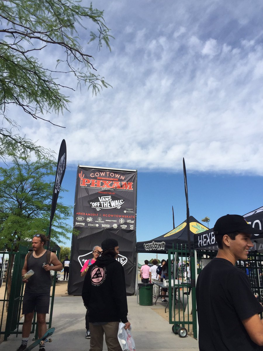 Rhinest0neAnt's tweet photo. #Phxam2017 https://t.co/kojUakgpX9