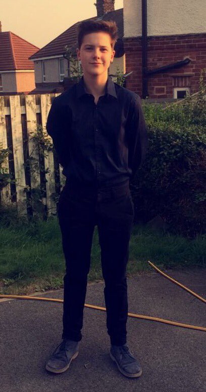 frlylclbandito's tweet photo. Never posted a photo of myself on this account as its been stealth😬 But here's to pride #ftm #preeverything #transguytwitter @itsSamCollins https://t.co/e6aOiC1WCh
