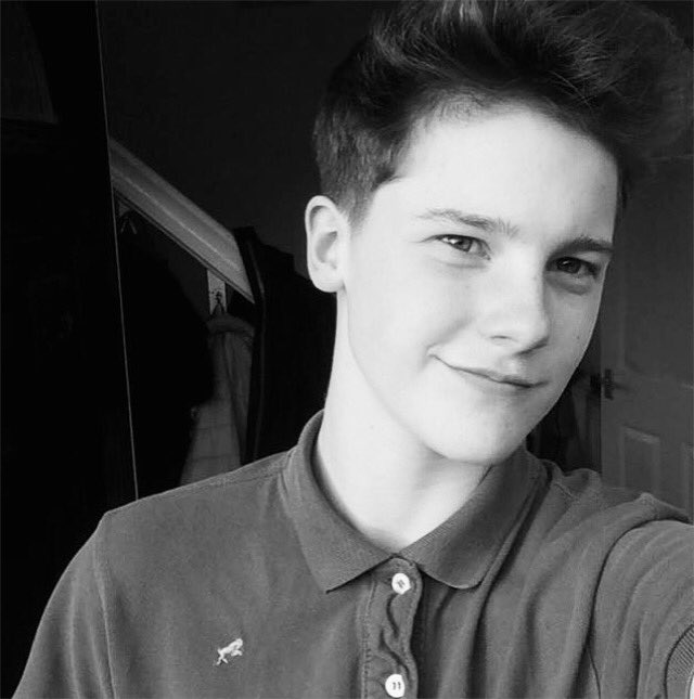 frlylclbandito's tweet photo. Never posted a photo of myself on this account as its been stealth😬 But here's to pride #ftm #preeverything #transguytwitter @itsSamCollins https://t.co/e6aOiC1WCh