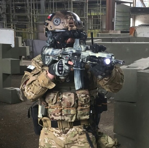 SergeantZyco0's tweet photo. だゐごろう氏(@dawigolowen )が撮ってくれたPVS-21装備！！ポーランド力が飛躍的にｱｯﾌﾟｼﾀ!!
貸していただいた方はun氏(@unfaf ) https://t.co/VLgakoecV3
