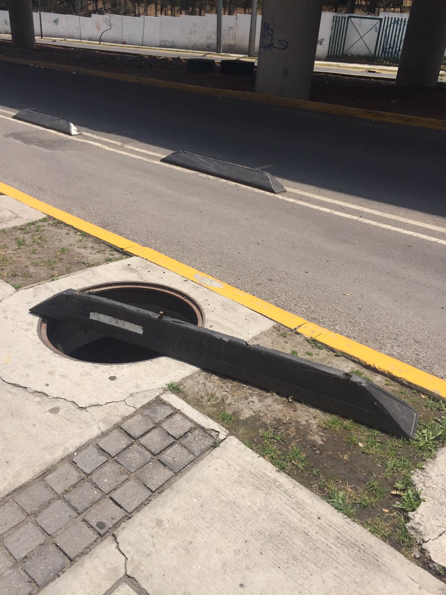 ParqueStaFe's tweet photo. @ColonosSantaFe @VecinodeSantaFe @ViveStaFe, Cada vez que camines x SantaFe recuerda la ineptitud de @leonel_luna como delegado RATERO https://t.co/gMS1tuTdv4