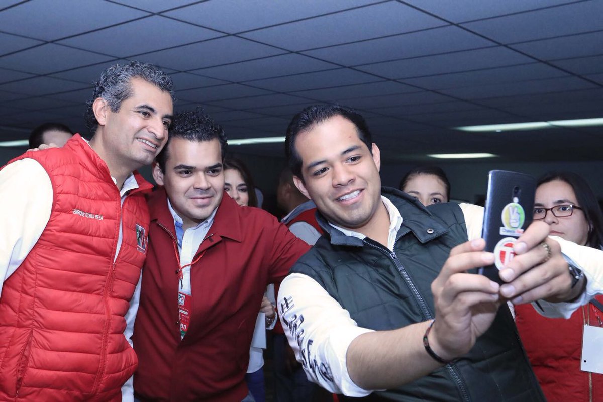 PabloAnguloB's tweet photo. Acompañamos a nuestro candidato a gobernador por el #EdoMéx, @alfredodelmazo, durante su toma de protesta. #FuerzaDelMazo https://t.co/SXIYnVxXGw