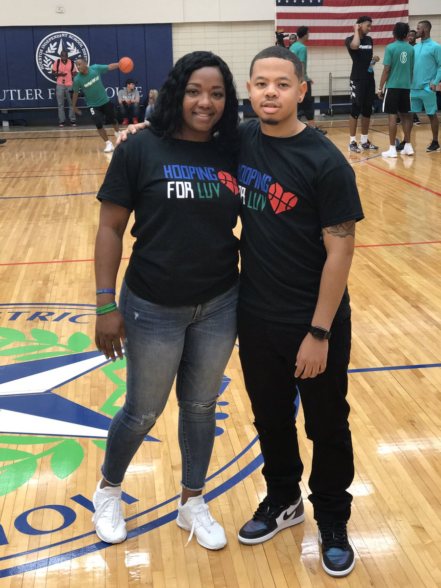 dboy_marquise's tweet photo. #HoopingForLuv w/ my people ft @itsss_megann ππ https://t.co/fqxpUAWuDp