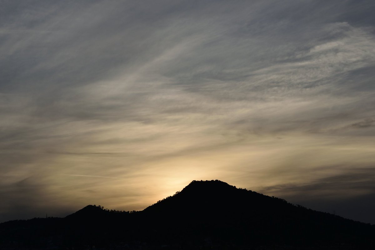 rarmero1's tweet photo. desde #santjoandespi #ComparteTuAtardecer #sunset (1) https://t.co/STxEamHAfn
