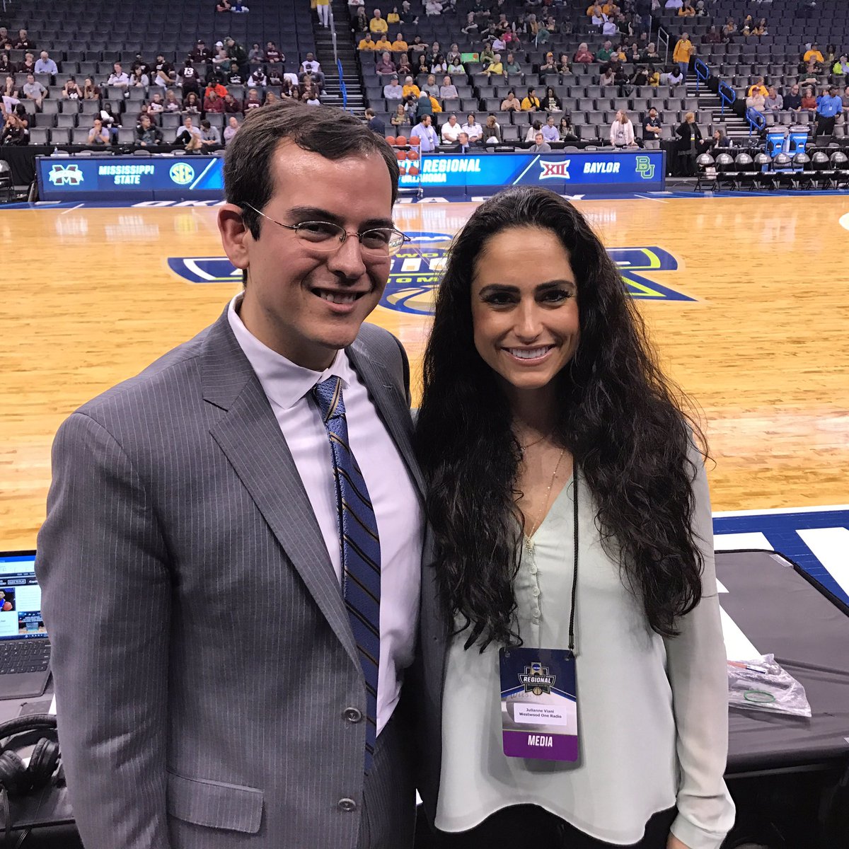 JulianneViani's tweet photo. Final 4 for 1 of these 2 incredible teams! @BaylorWBB & @HailStateWBB Westwood One Radio w @TedEmrich #RoadToDallas #Elite8Final #OKC ππͺππͺ https://t.co/fy4LdblwUd