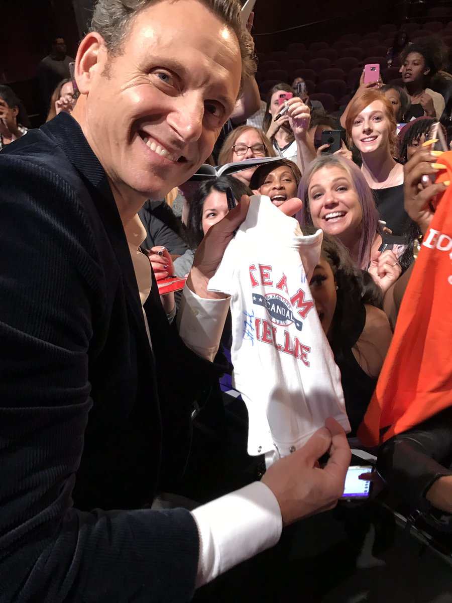 paleycenter's tweet image. Look at the onesie @tonygoldwyn signed! It says "Team Mellie"! ❤❤❤📺🌟🍷🍿