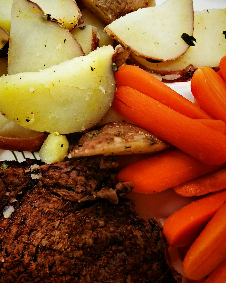 aplusfitnessokc's tweet photo. Steak, potatoes, carrots...Yum! Prepackaged and ready to eat! That's the beauty of A+ Nutrition meals! #getaplusfit #nutrition https://t.co/iTZ3mQUGL4