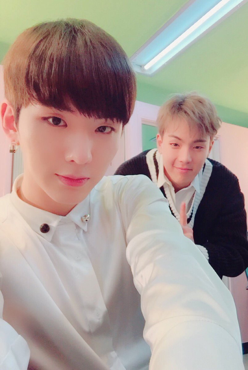 OfficialMONSTAX's tweet photo. [#기현] 셀카 못찍는 두명의 셀카를 구경하시오 https://t.co/JvxQJzQa8y