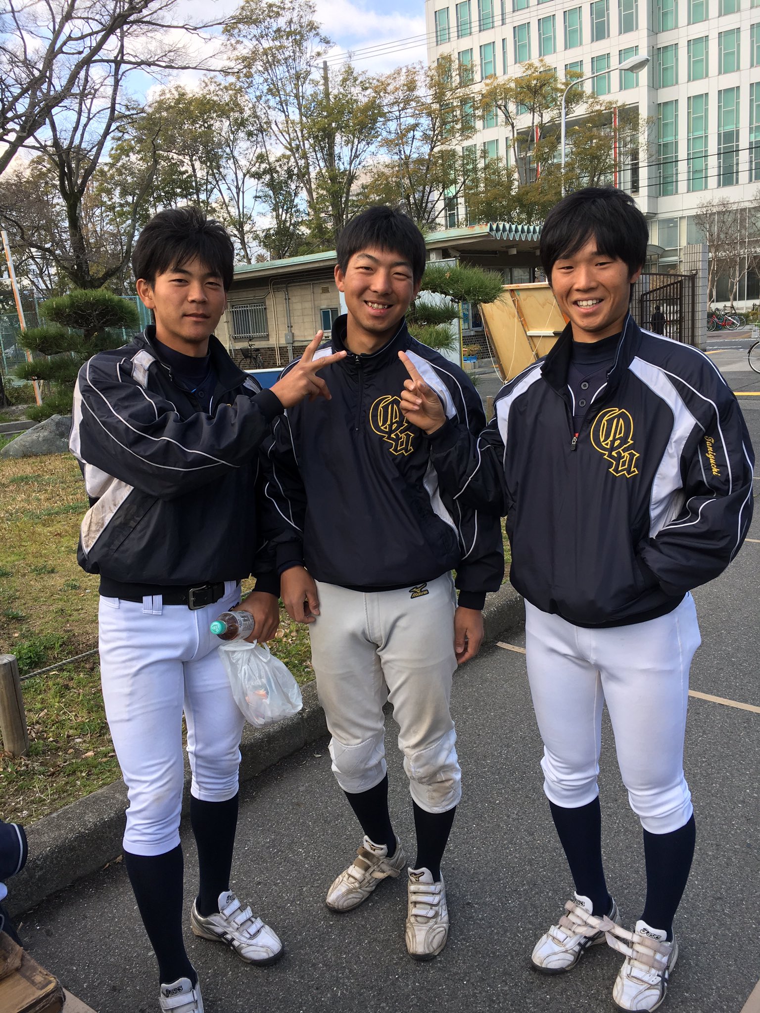 大阪市立大学硬式野球部17 Op Twitter おはようございます 今日は時間割説明会です グラウンドのあるエリアの門の前にこの服装の部員が待っていますので声をかけてください また入学手続きではブースを出しています 是非立ち寄ってください