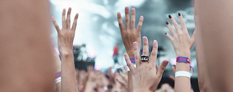 chevroletbrasil's tweet image. A galera do @antilty aproveitou a experiência do #OnixNoLollaBR com cliques inspirados no nosso #PalcoOnix e no Espaço Chevrolet! Curtiram?