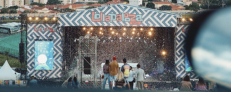 chevroletbrasil's tweet image. A galera do @antilty aproveitou a experiência do #OnixNoLollaBR com cliques inspirados no nosso #PalcoOnix e no Espaço Chevrolet! Curtiram?