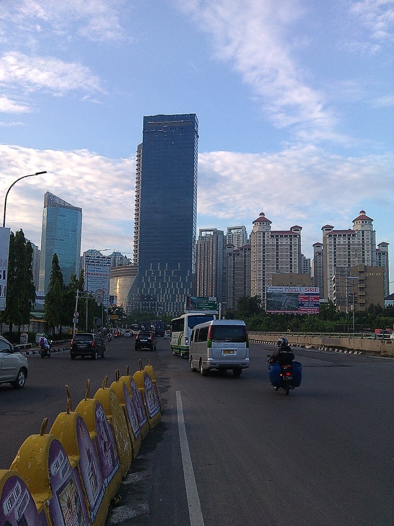 06:55 Layang Grogol ke Tomang ramai lancar <a href="/SonoraFM92/">Radio Sonora Jakarta</a>