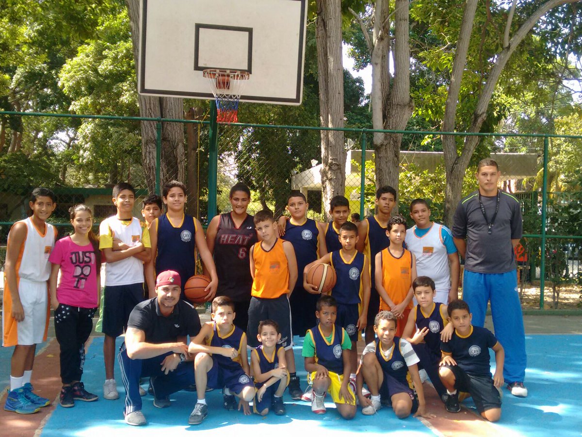EscuelaDbasketC's tweet photo. Somos la Escuela de Baloncesto Hermanos Centeno https://t.co/EB628KTQxi