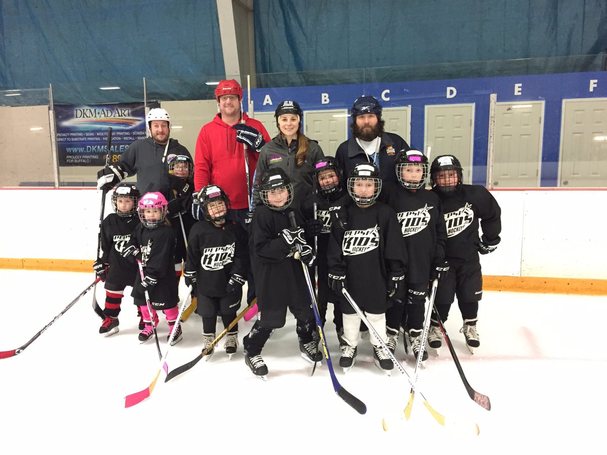 thesickflow15's tweet photo. @jgrecs15 SPECIAL THANKS to guest coach Buffalo Beaut and Isobel Cup winner Jacquie Greco! The boys and girls enjoyed your time at practice. https://t.co/neGFuVVuXF
