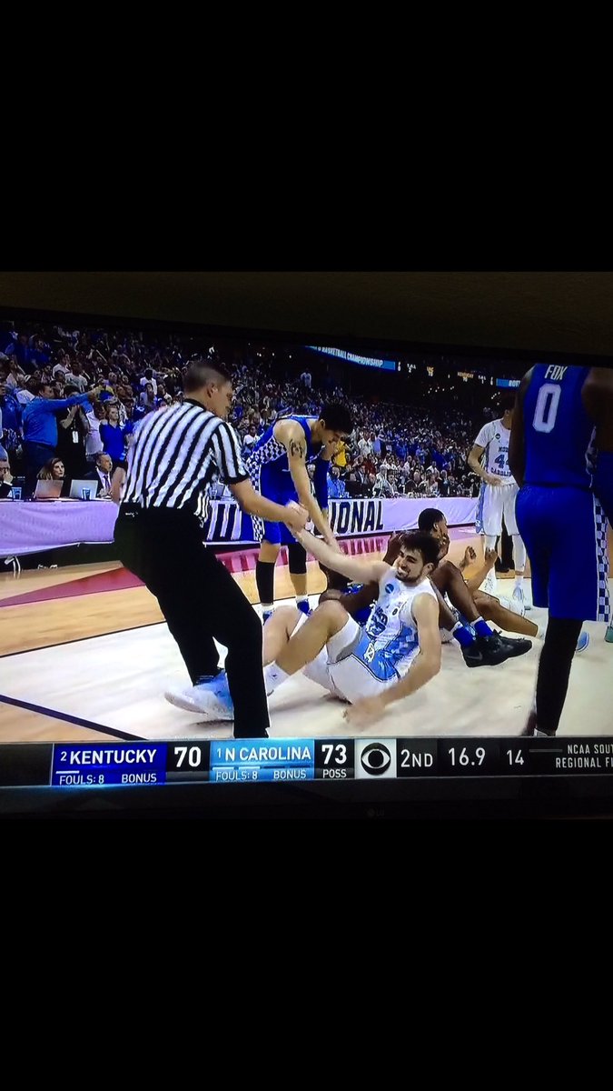 TerrellTres's tweet photo. Always good to see teammates pick each other up https://t.co/sl33y0lope