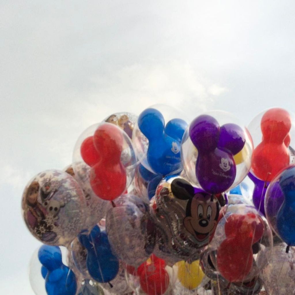 BackToTheMouse's tweet photo. We always stop to look at the balloons... #disney #waltdisneyworld #magickingdom #backtoth… https://t.co/DV10oInjCp https://t.co/yKdjSjnOYV