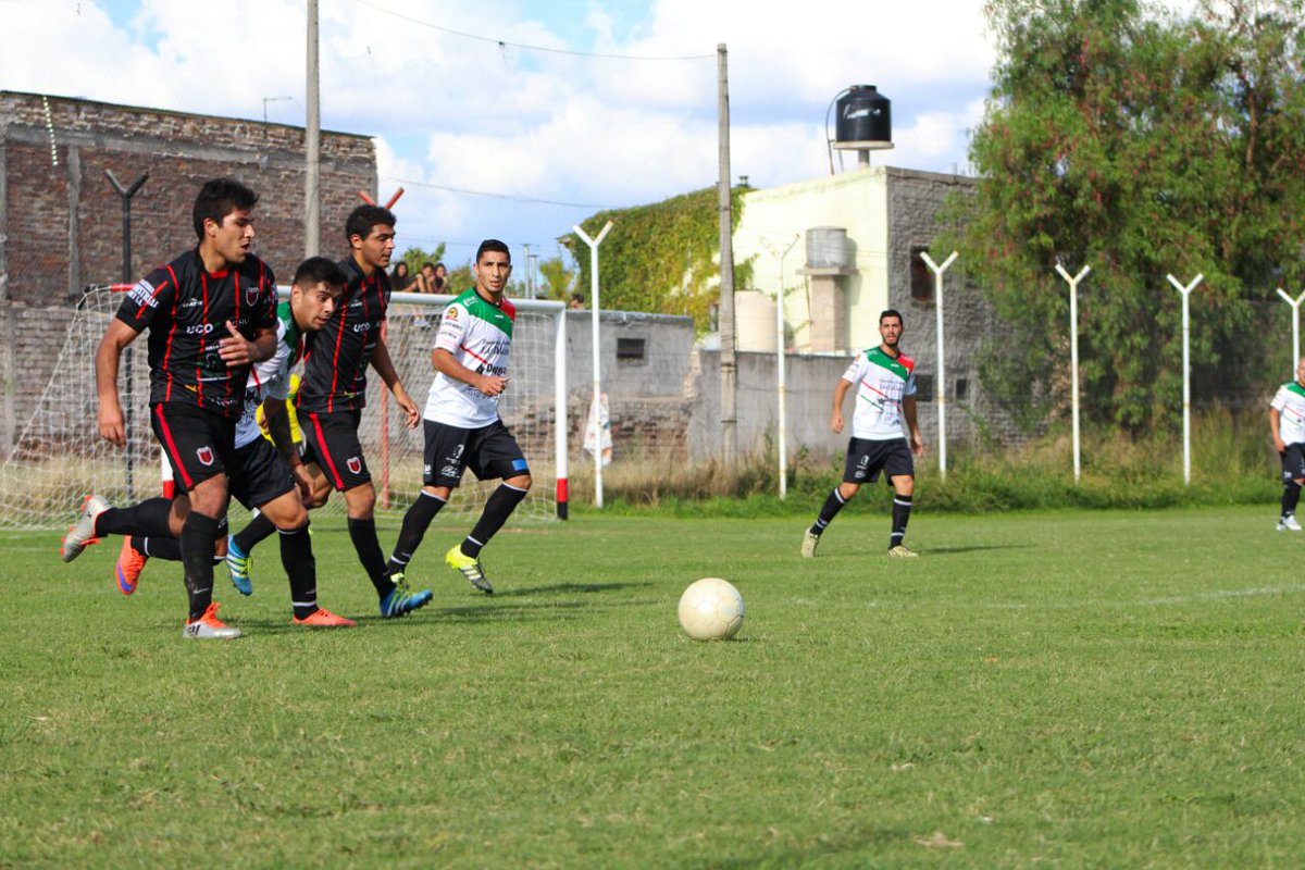 CAFLBOFICIAL's tweet photo. #LMF Algunas imágenes de #LaConsulta 2 - #FLBeltrán 4. El Fraile es único líder del Torneo Apertura 2017 de Primera A. Fotos: @LuuliVidela https://t.co/1KLLiC78sJ