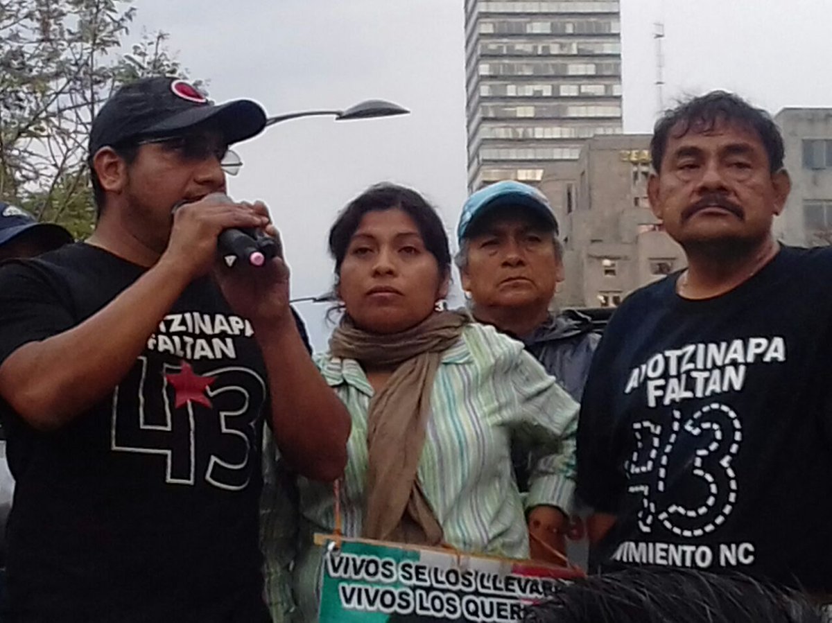 RadioZapote's tweet photo. A #30MesesAyotzinapa padres de los #43 marchan en #CDMX exigen justicia denuncian evidente complicidad de @PGR_mx para encubrir culpables https://t.co/Pk1Q1kw6Rd