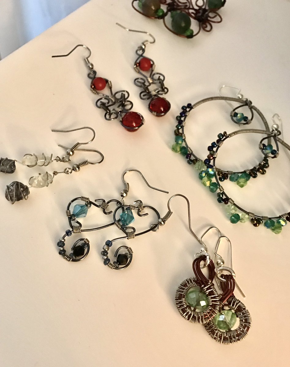 PaxPacisGraphic's tweet photo. free form designing.  earrings for days.  all of the newnew. #fun #artisan https://t.co/M6qecnR8sH