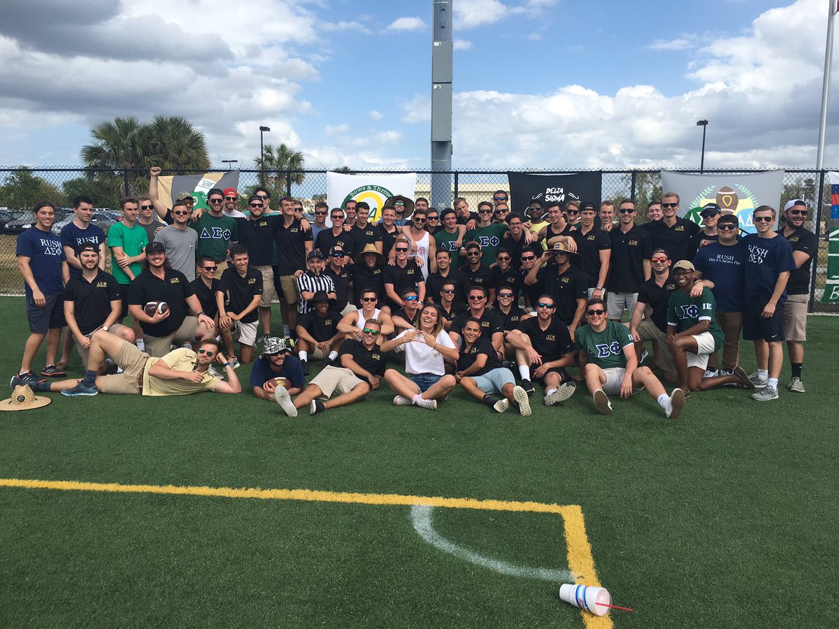 Shoutout to our sister Natalia running for Miss Delta Sig! We had a great time at <a href="/DeltasigUCF/">Delta Sig</a>'s Bows &amp; Throws today!💚🏈