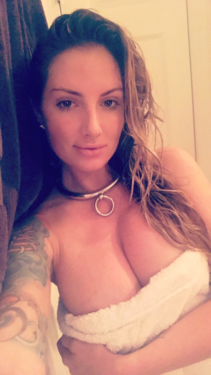 #showerthoughts with the #collar on

#teaganpresley #SundayFunday https://t.co/8iNlkoHklQ