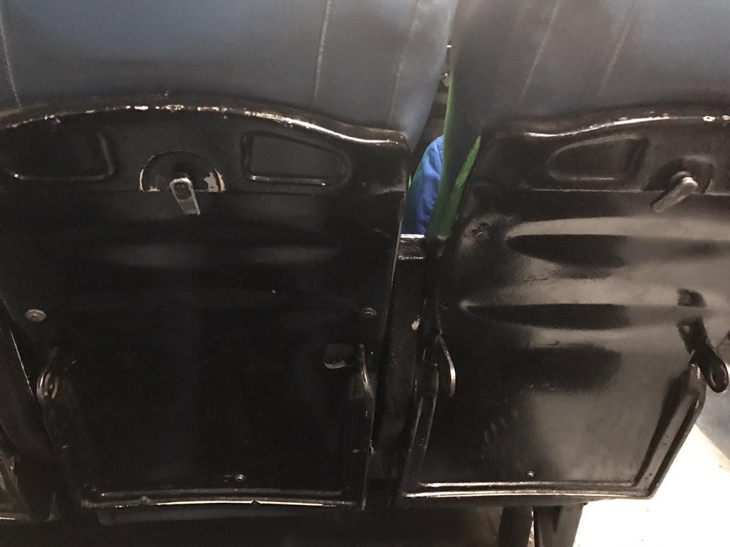 BakshiSSDhawan's tweet photo. @RailMinIndia #Janshatbdi #Dirty coach D5 #Notrays #Removedtrays #Incovenience to have food & water as no place to keep the same #badservice https://t.co/31pKrIFXzV