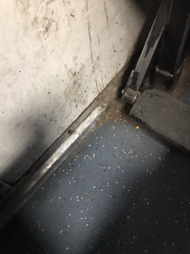 BakshiSSDhawan's tweet photo. @RailMinIndia #Janshatbdi #Dirty coach D5 #Notrays #Removedtrays #Incovenience to have food & water as no place to keep the same #badservice https://t.co/31pKrIFXzV