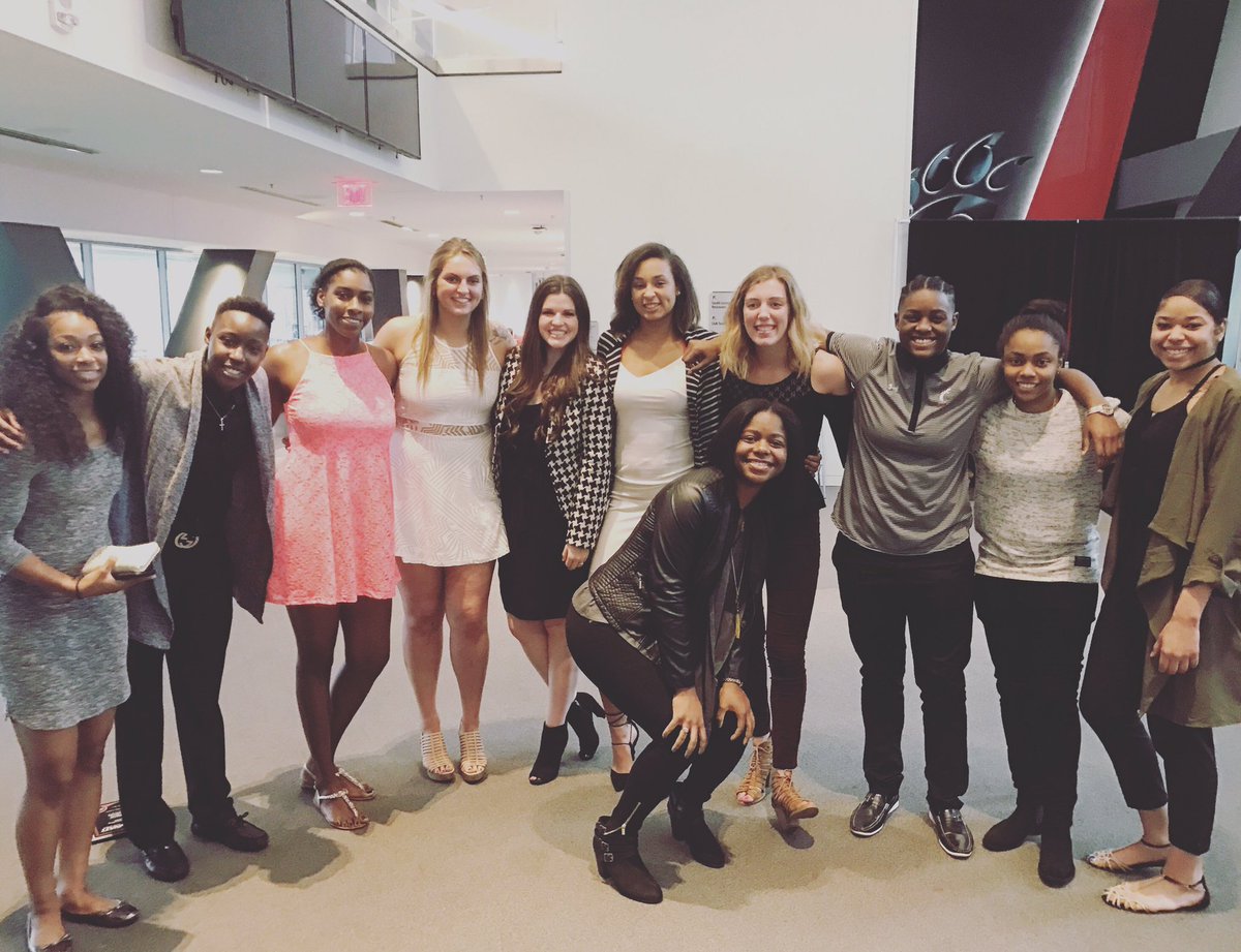 HElizabethG's tweet photo. SQUAD I ❤️ them.
#TheReturners #BeautifulBallers #WhereisT #B&BMissYallAlready https://t.co/O8Yz5Ka5xh