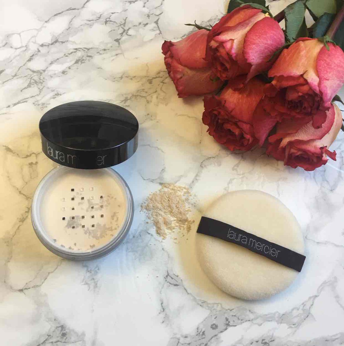 GeekChicStyle_'s tweet photo. In love with this @LauraMercier translucent setting powder I received complimentary from @Influenster #HowDoYouTLSP #contest https://t.co/Oxs8ImW6Iu