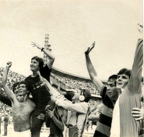 KikeCardoso's tweet photo. Lori campeão como técnico, 1983. No registro, Cristóvão, Renato Sá e o goleiro reserva Orlando. #CAP93ANOS https://t.co/IRJ3eTtVoS
