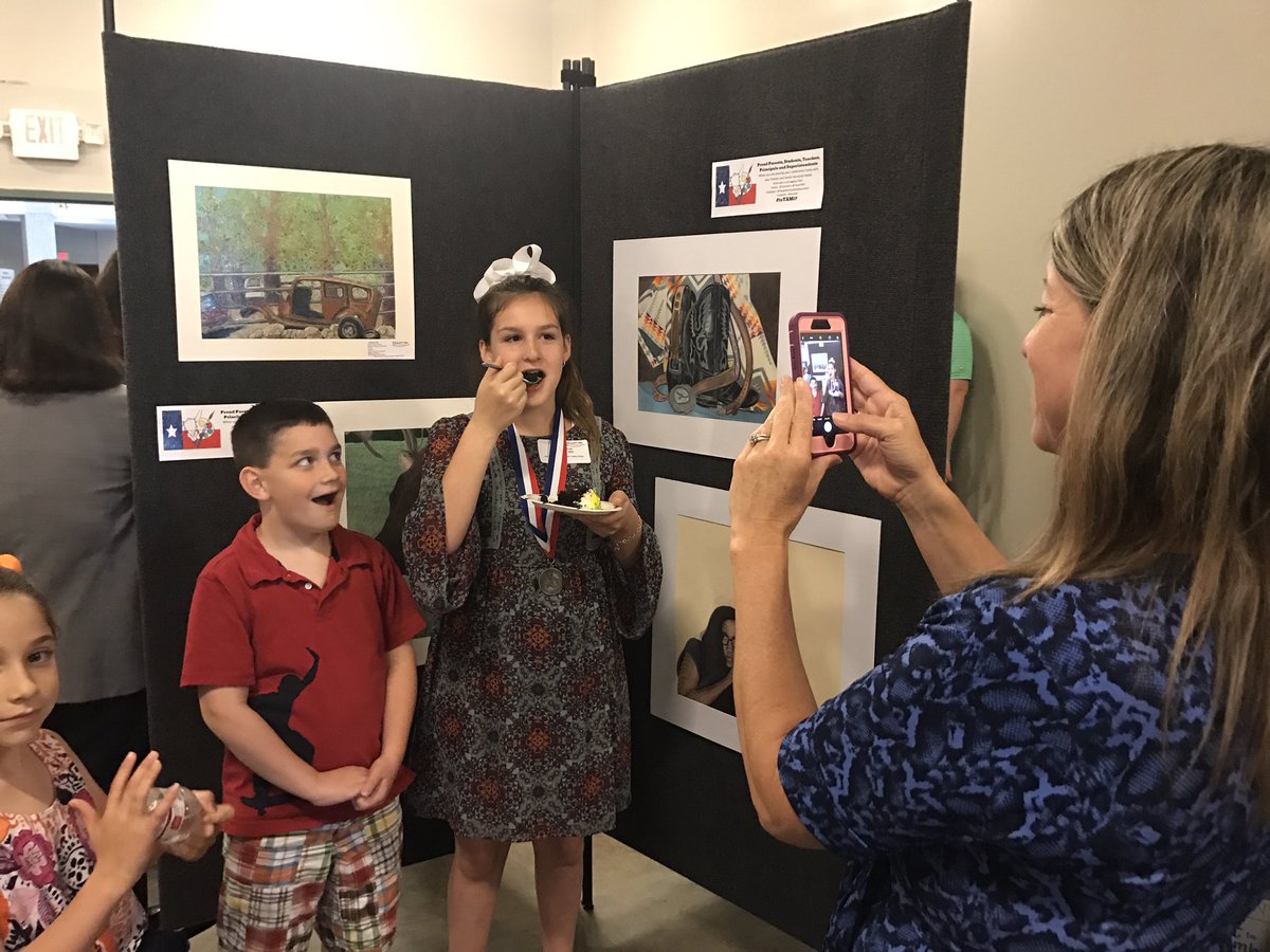 TexasYam's tweet photo. Huge THANK YOU to our student artists & parents for making the journey today to celebrate @Youthartmonth #txYAM17 #youthartmonth #artsmatter https://t.co/ugVimRvmcS