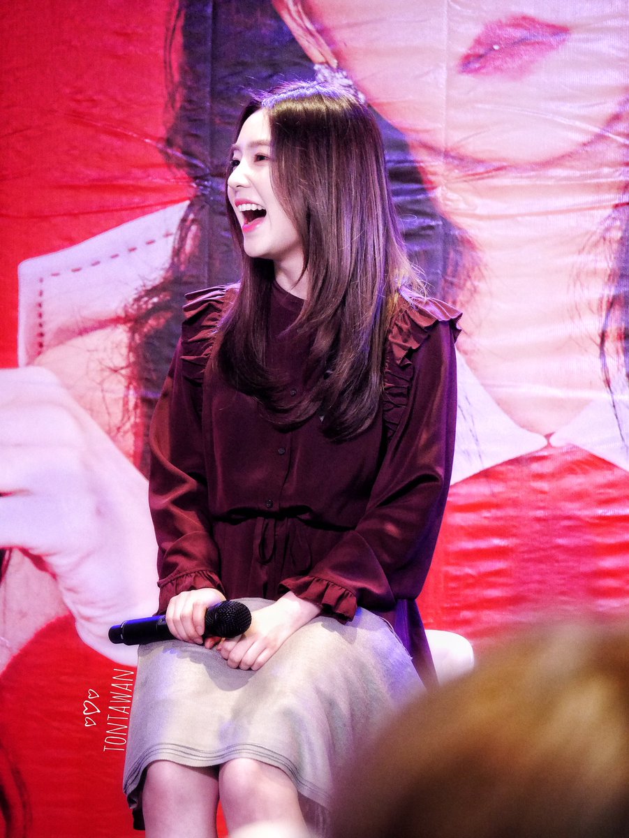 tontawan_t's tweet photo. 170327 #REDVELVET_1st_inBKK 😆🐰🐢 #IRENE #아이린 #YERI #예리 https://t.co/tgPniEVpRi