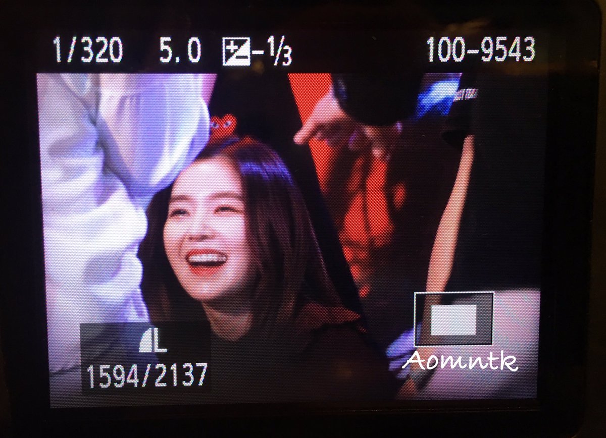 aomntk309's tweet photo. โลกสดใสไปหมดเลยคร้าาา🐰❤😭 #REDVELVET_1st_inBKK #Redvelvet #IRENE https://t.co/NAlhlDiasO