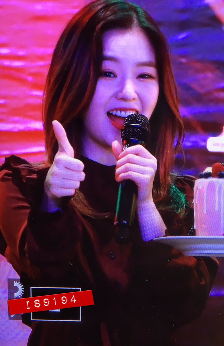IS9194's tweet photo. (Preview) 170327 #REDVELVET_1st_inBKK Fansign #아이린 #IRENE https://t.co/dUJpauCIoi
