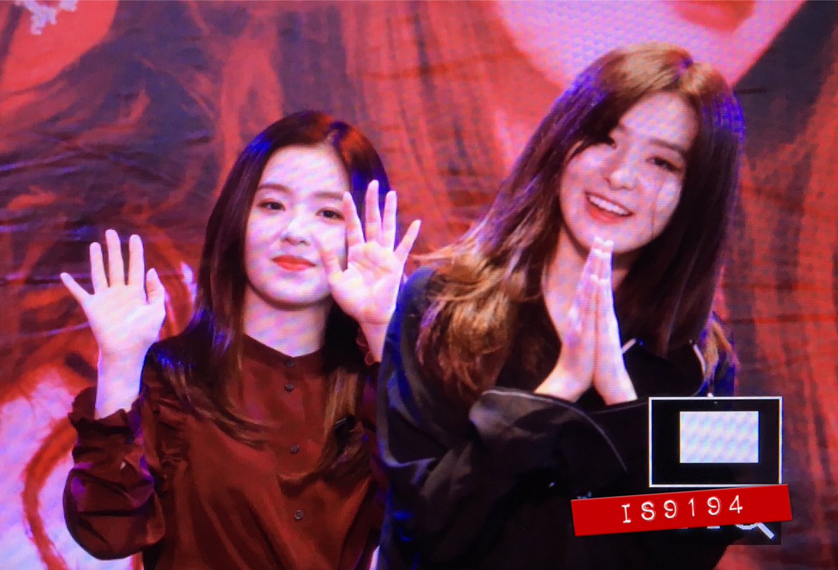 IS9194's tweet photo. (Preview) 170327 #REDVELVET_1st_inBKK Fansign #아이린 #IRENE #슬기 #SEULGI #SeulRene https://t.co/I1R2IByGeS