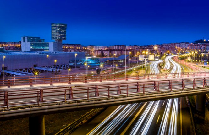 ERenovables's tweet photo. Bilbao se convierte a partir de hoy en la capital mundial de las energías marinas https://t.co/cvSIJUpvaP vía @ERenovables https://t.co/ENKgjawitK
