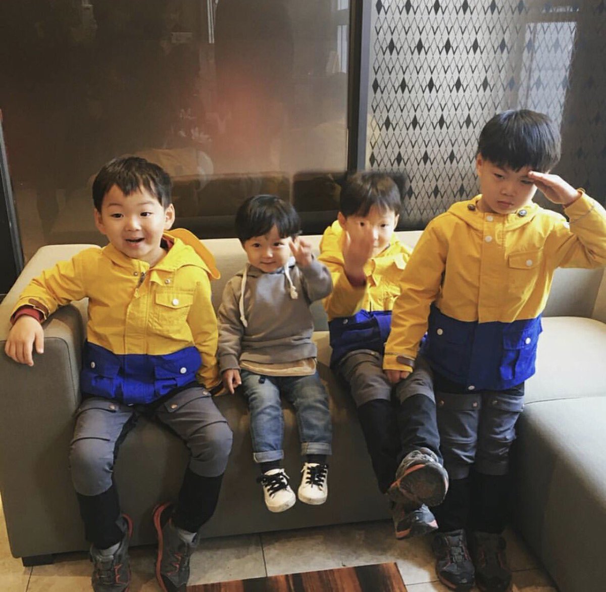 withtriplets's tweet photo. วันจันทร์สีเหลือง💛 cr.ssudl,bbuniddu2 #SongTriplets https://t.co/J2MthXaURW