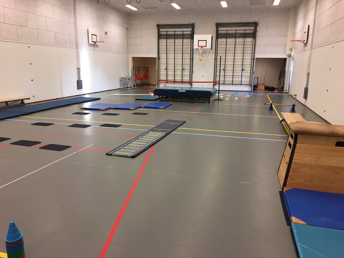 Alles staat al klaar voor de workshops speelse atletiek- en loopvormen bij de vakgroep lo van Agora. Met <a href="/WimKaandorp/">WimKaandorp</a>
